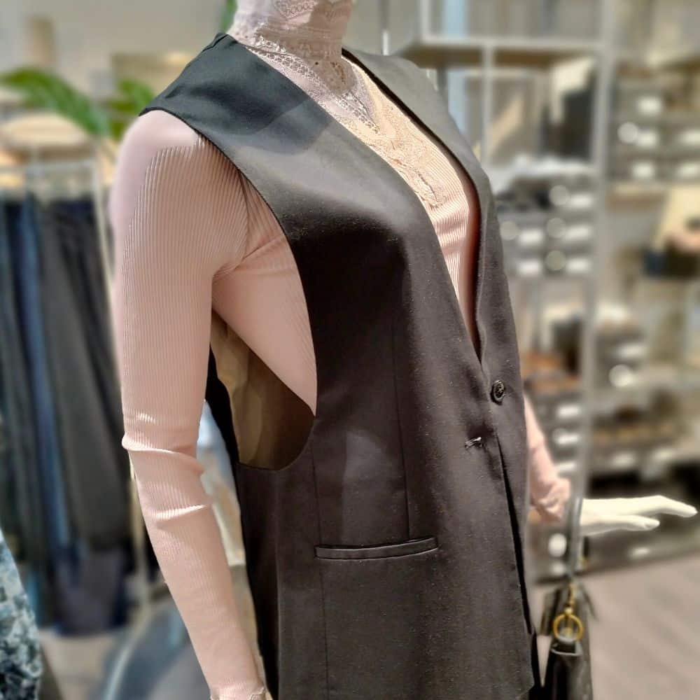 Silkkitoppi pitsikauluksella vintage powder Rosemunde