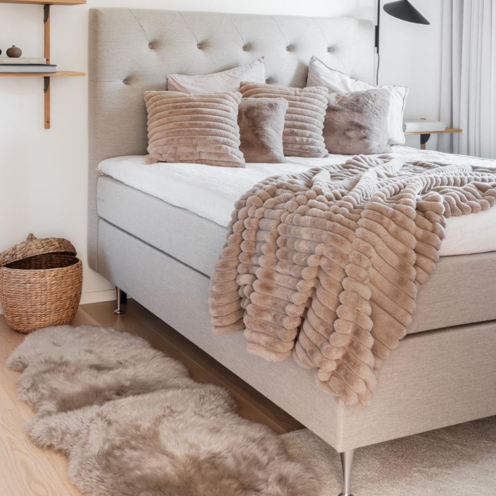 Torkkupeitto taupe Skinnwille