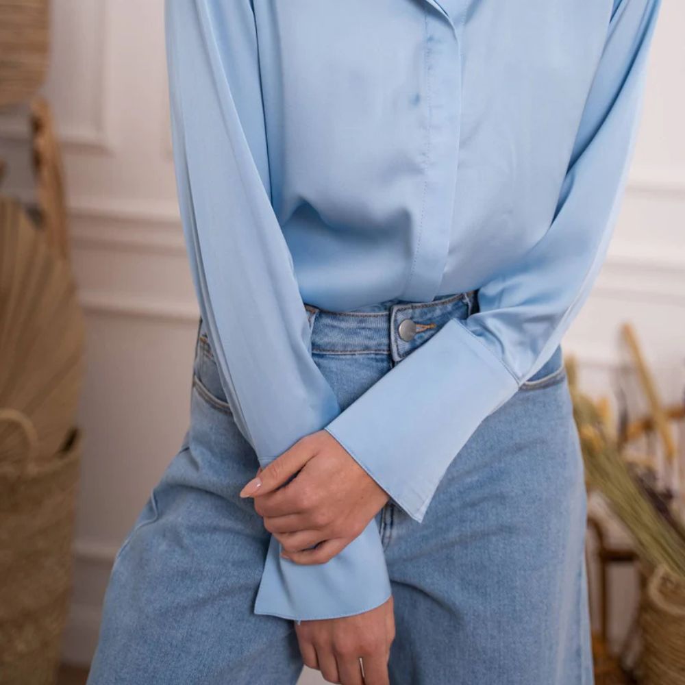 Satiinipaita vaaleansininen